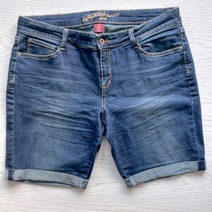 Arizona jeans bermuda shorts preowned size 13 for juniors or women